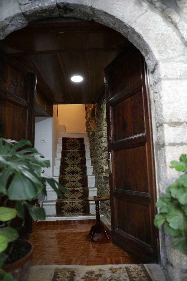 Guest House Mikel 베라트 외부 사진
